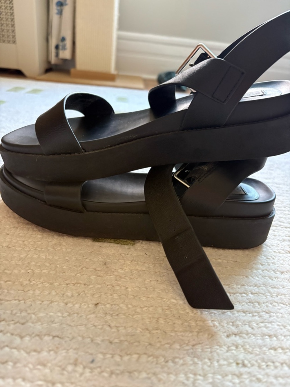 Steve Madden Rileey Black Platform Sandal - Picture 4 of 7
